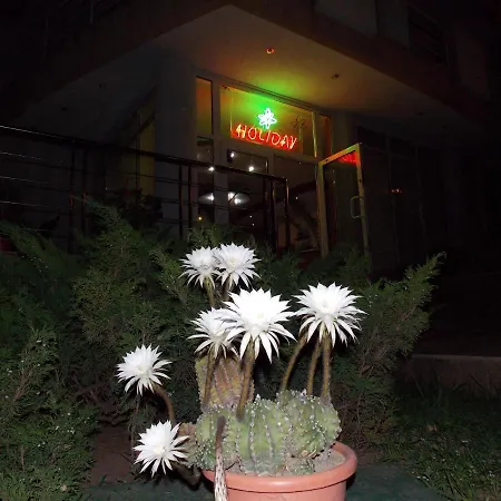 Ξενοδοχείο Holiday 3*