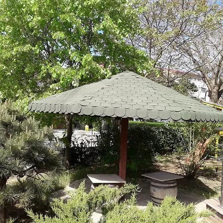 Ξενοδοχείο Holiday 3*